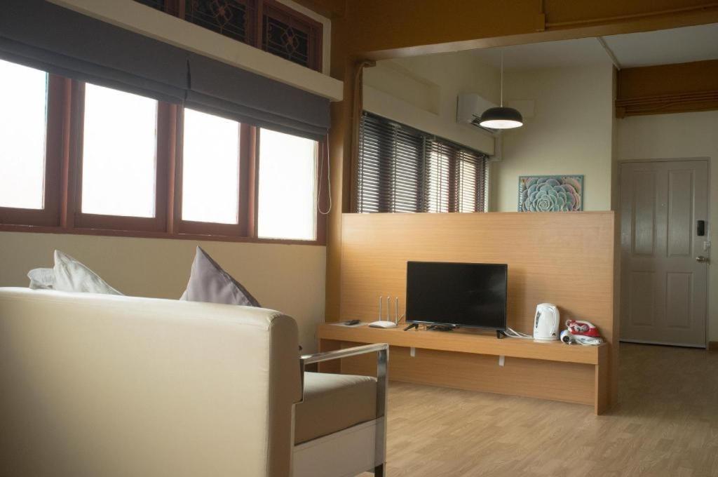 בנגקוק Alameda Suites Hotel מראה חיצוני תמונה