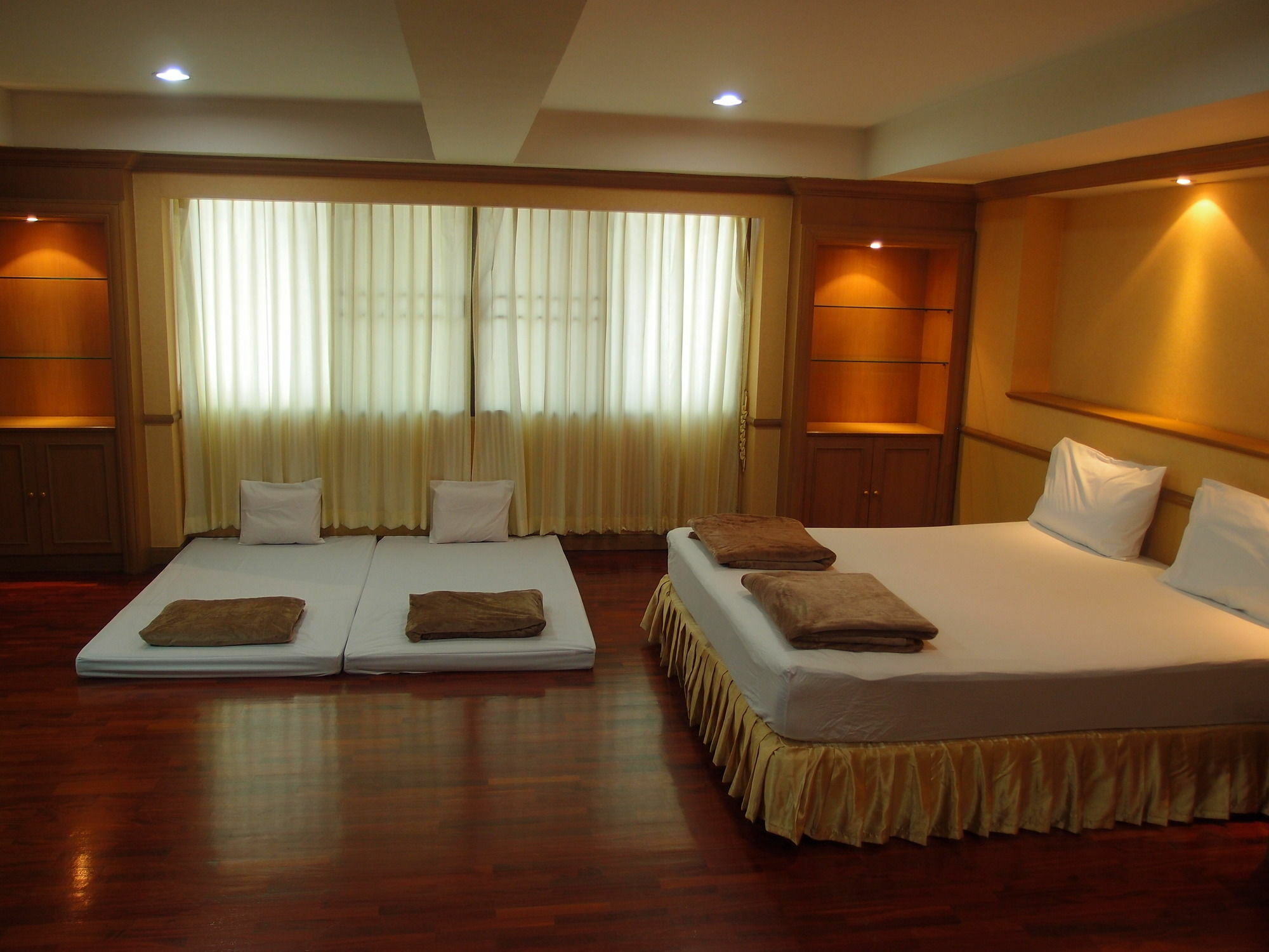 בנגקוק Alameda Suites Hotel מראה חיצוני תמונה
