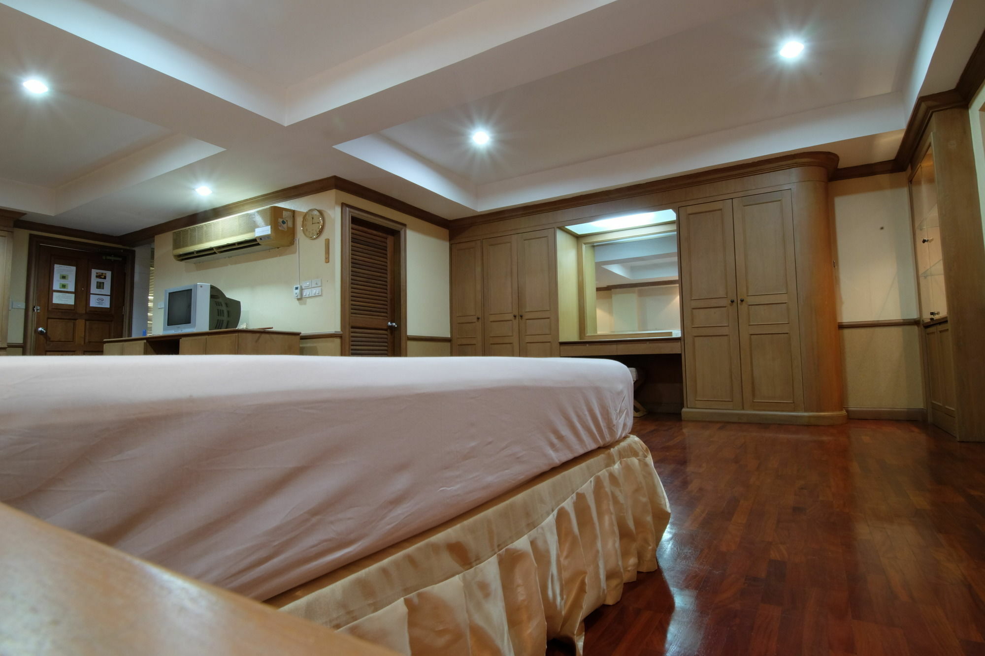 בנגקוק Alameda Suites Hotel מראה חיצוני תמונה