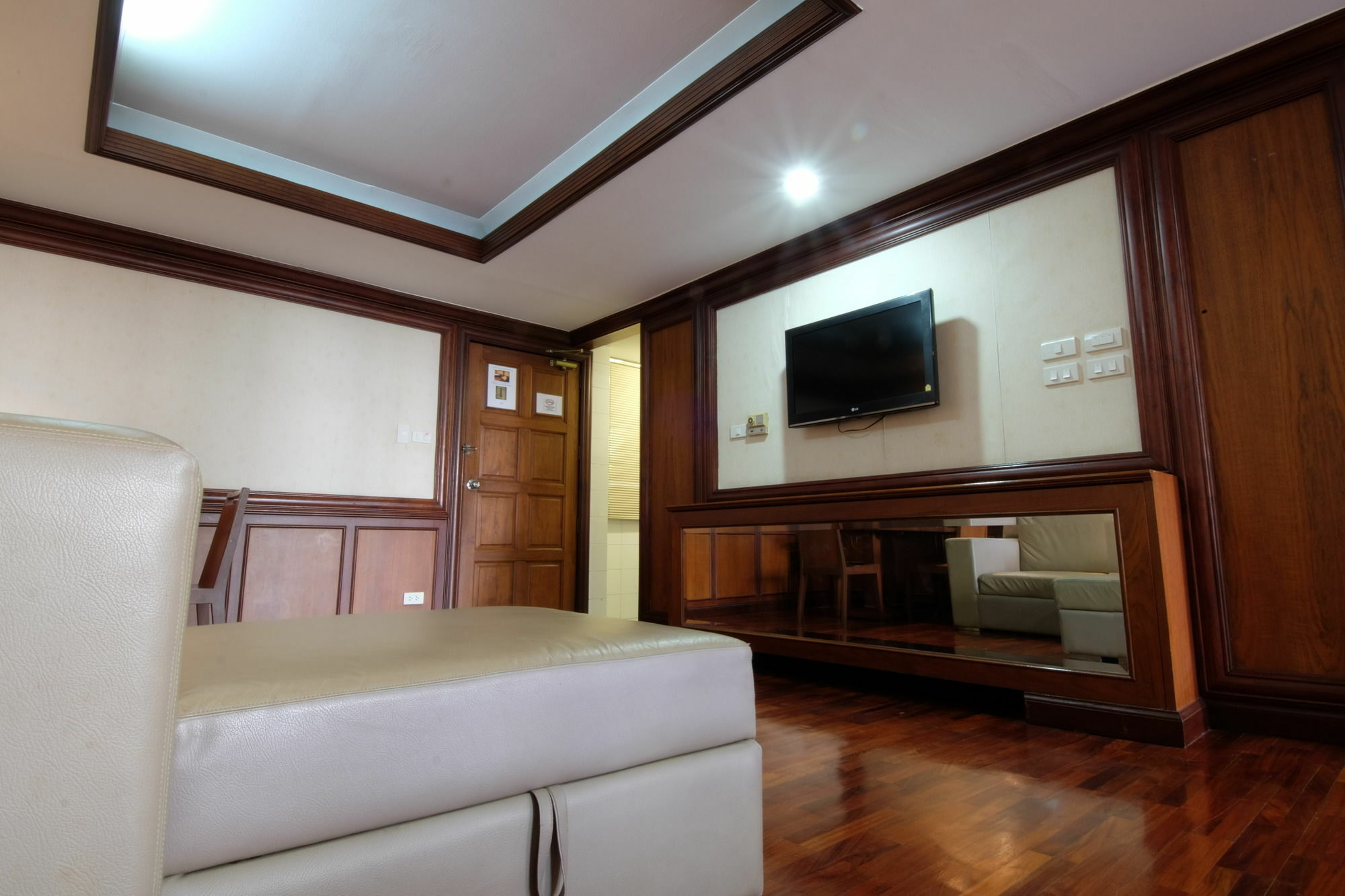 בנגקוק Alameda Suites Hotel מראה חיצוני תמונה