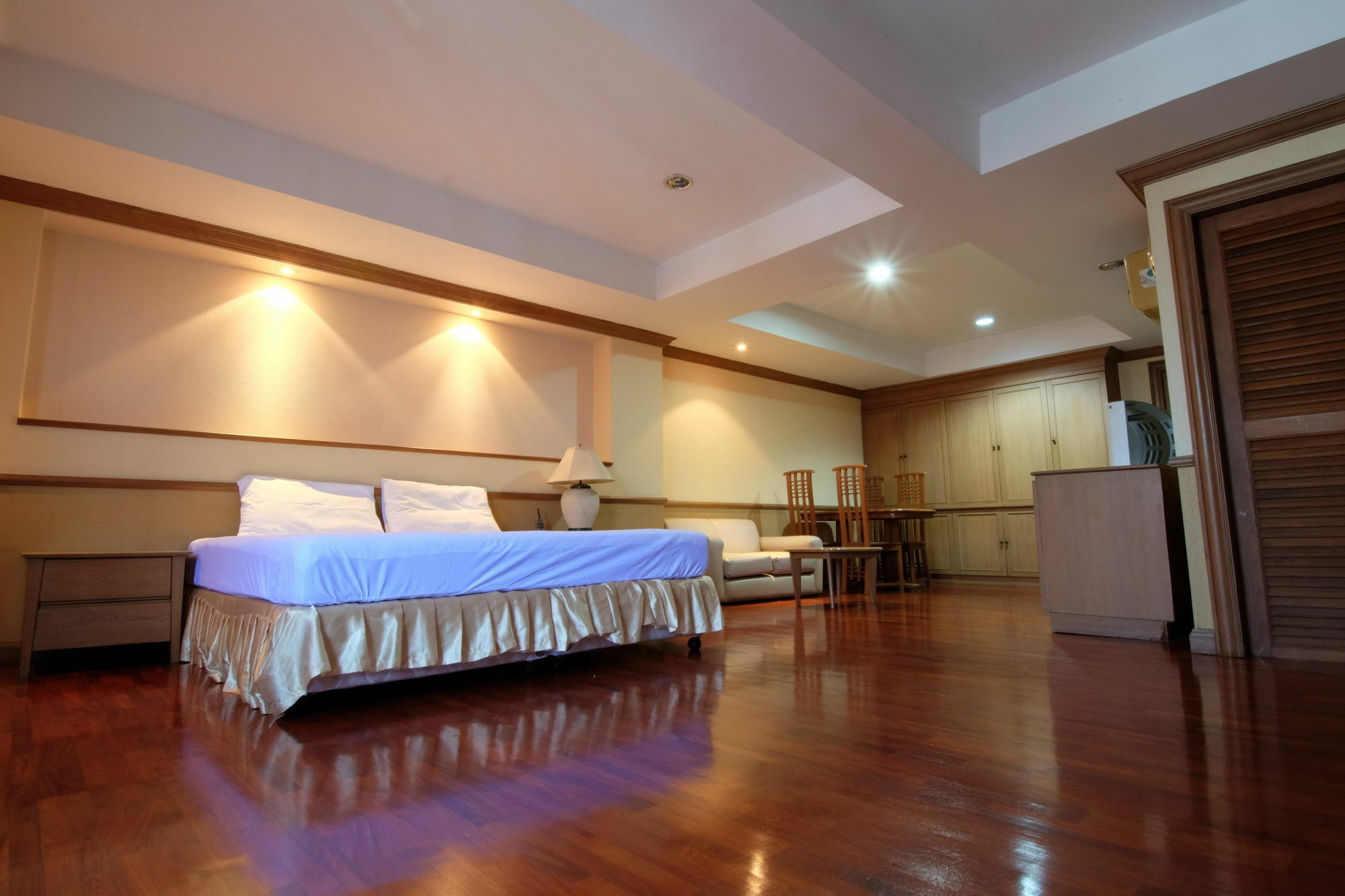 בנגקוק Alameda Suites Hotel מראה חיצוני תמונה